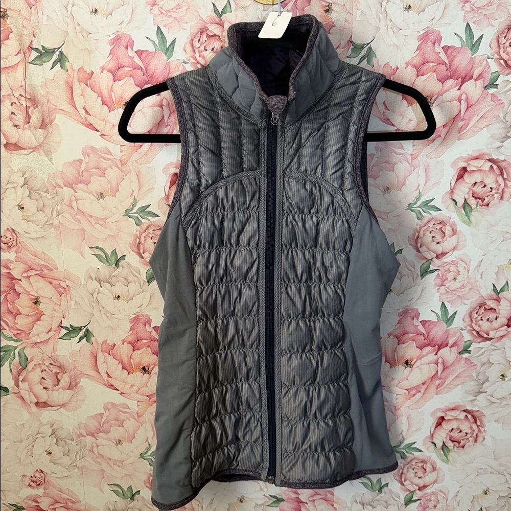 167-$55 *FREE SHIPPING* Lululemon Run: Turn Around Vest REVERSIBLE size 6 - Picture 5 of 6